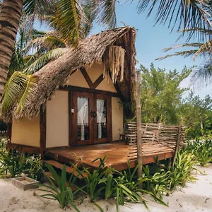 https://casa-nawal-beachfront-glamping.tulum-hotels.net